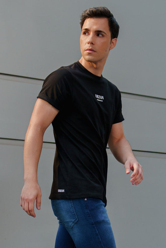 POLERA ESSENTIALS NEGRA | REGULAR FIT