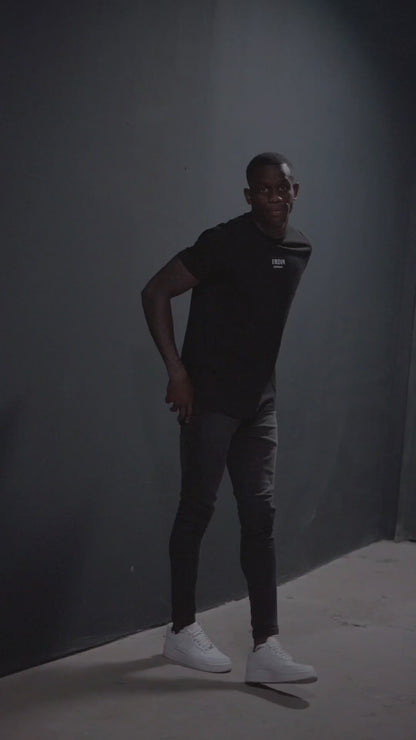 POLERA URZAN ESSENTIALS NEGRA